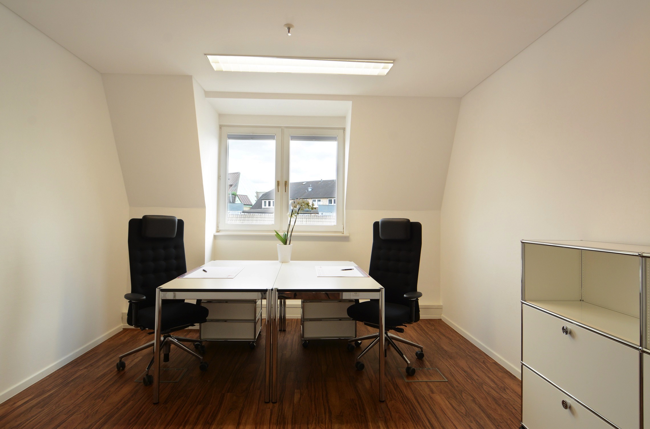 Rental Office Overlooking The Binnenalster - Office Inspiration